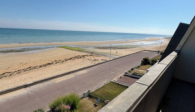 Apartment with an ocean view located in the heart of the D-Day beaches