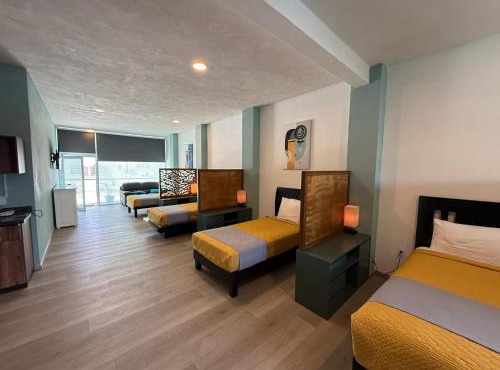 Apartment with Pool & Gym