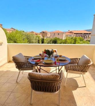 APPART CLIMATISE/TERRASSE A 2 MIN DE LA PLAGE