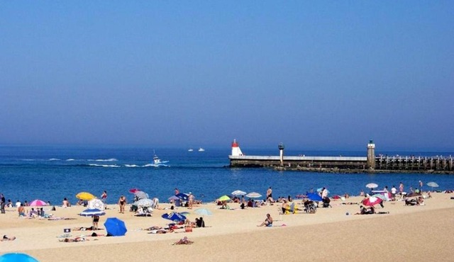 Appartement 95 m2 Terrasses,la Plage en face à 50m, Vue Mer latérale, proche port!