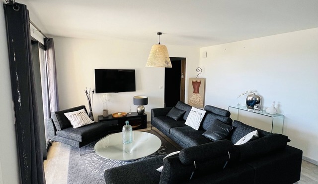 Appartement Avec Grande Terrasse vue mer et Maquis