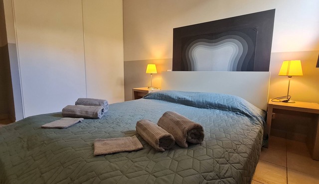 Appartement climatisé dans une résidence * avec piscine, mer à pied