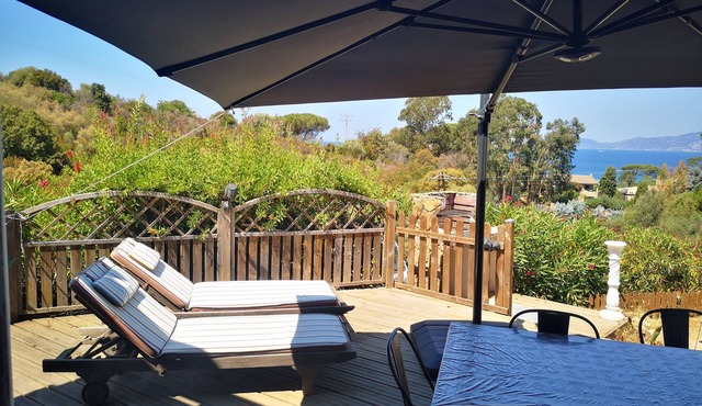 Appartement en bas de Villa ,plage à 350 m