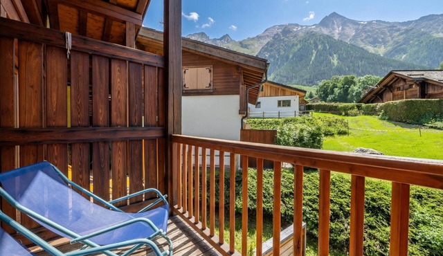 Apt Des Granges Balcony Duplex Near Chamonix for 5, Chamonix, France