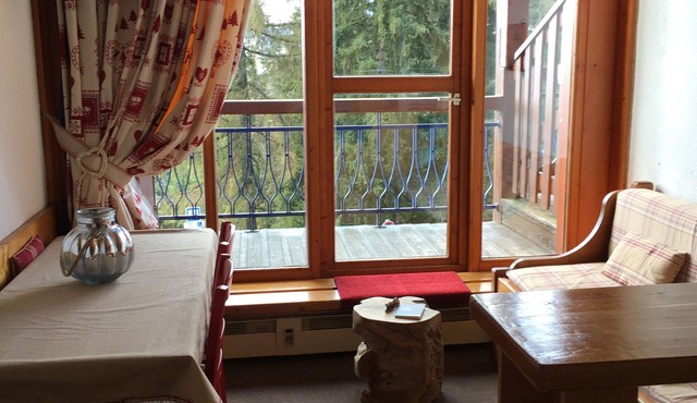 Arcs 1800, 2 bedrooms, sleeps 5, close to slopes, balcony with Mont-Blanc view