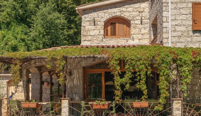 AUBERGE U n'Antru Versu