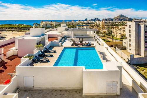 Bahia del tezal 202b: 2BR/2BT Condo, Big pool, 5 minutes walk to Beach!