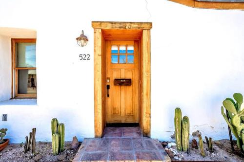 Barrio Bungalow - Historic 1900 Adobe Studio in Downtown