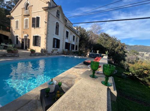 Bastia, appartement ds villa de caractère avec piscine, jacuzzi et vue mer