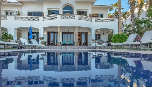 Beachfront 5 BR Villas del Mar 461 fts. Private Pool, Hot Tub, WiFi + Much More!