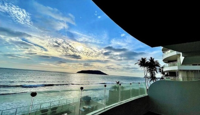 Beachfront Bliss!