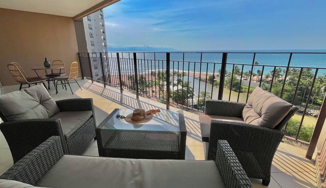 ☼ Beachfront Condo at Grand Venetian, WhaleWatching & Stunning Vallarta Sunsets