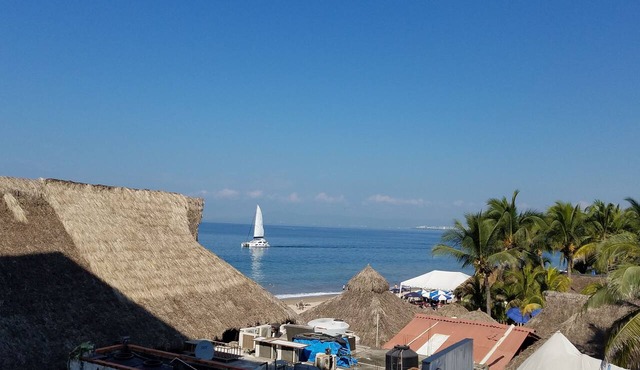 Beachfront, Oceanview, walking distance to Malecon 2 bdrm/2 bath unit for rent