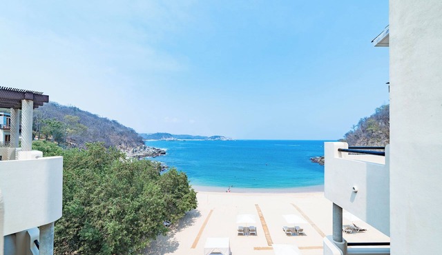 Beachfront Penthouse | Resort Amenities