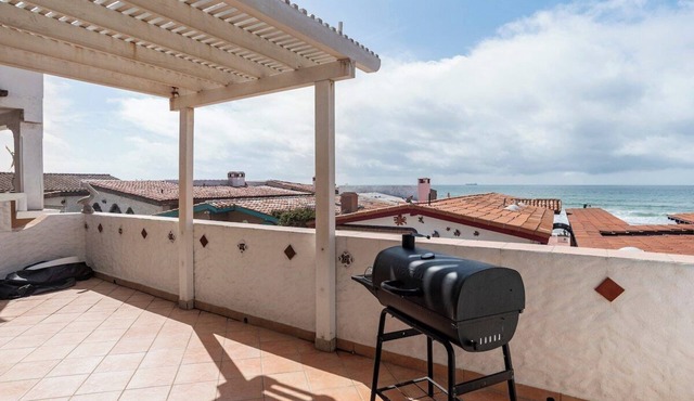 Beachfront Rosarito Home Ocean Views & Rooftop BBQ Deck Sleeps 6