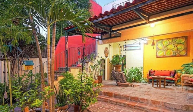 Beachside Bliss, Suite 1 Block from Malecon