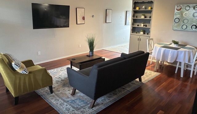 Beautiful 2 Bedroom Condo Designed for Comfort