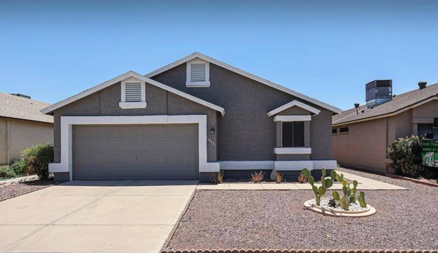 Beautiful 3-bedroom house in Peoria with AC - 4 miles from State Farm Stadium.
