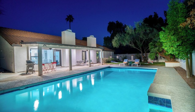 Beautiful 5-Bdrm Vacation Home W/Heated Pool !