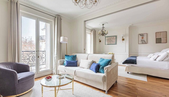 Beautiful Apartment with Eiffel Tower Views for Your Dream Vacation