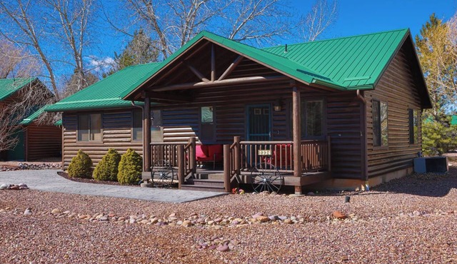 Beautiful Cozy Cabin @ Bison Ranch