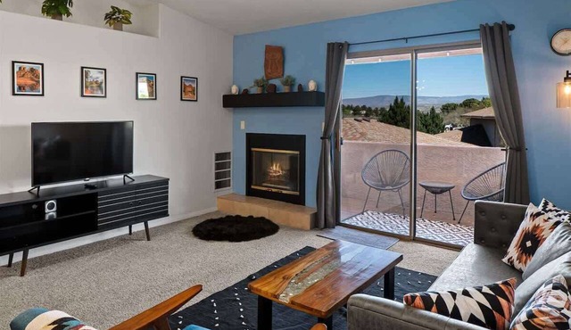 Beautiful Modern Condo w/Views! Casa Del Sol
