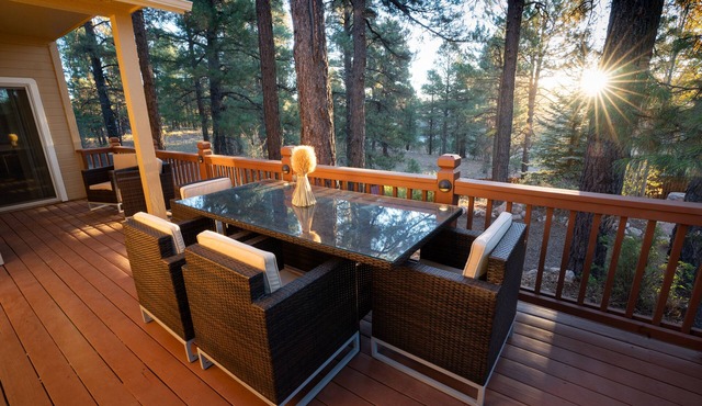 Beautiful Modern Home under the Ponderosa Pines - AC - Hot Tub - Fast Wifi