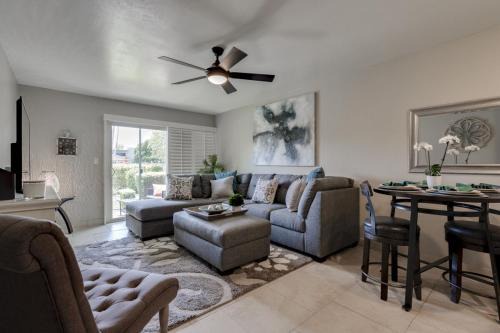 Beautiful Poolside Old Town Scottsdale Condo