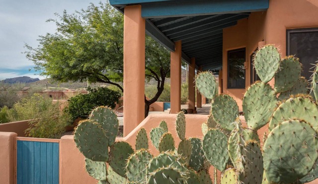 Beautiful Sonoran Green Home, Tucson Mountain Saquaro Park, Marriott Resort Golf