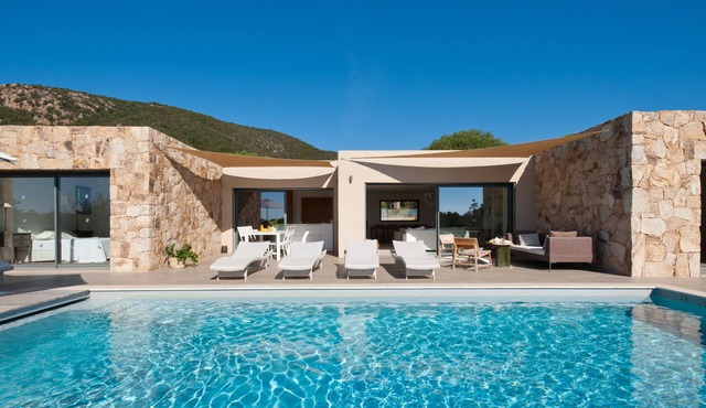 Beautiful villa in Palombaggia, exceptional sea view, private beach access