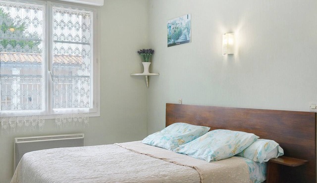 Bed and Breakfast 'Chambre D'hôtes Vanille' with Shared Terrace, Private Garden and Wi-Fi