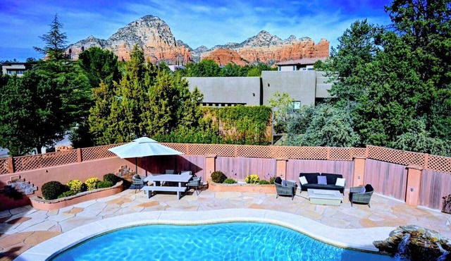Best view&location in Sedona! 5 bed/3.5ba, HUGE pool & hot tub 1 min to downtown