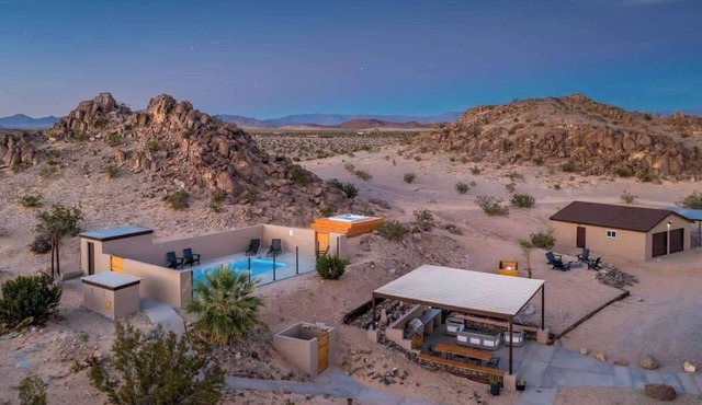 Black Star Oasis By The Cohost Company