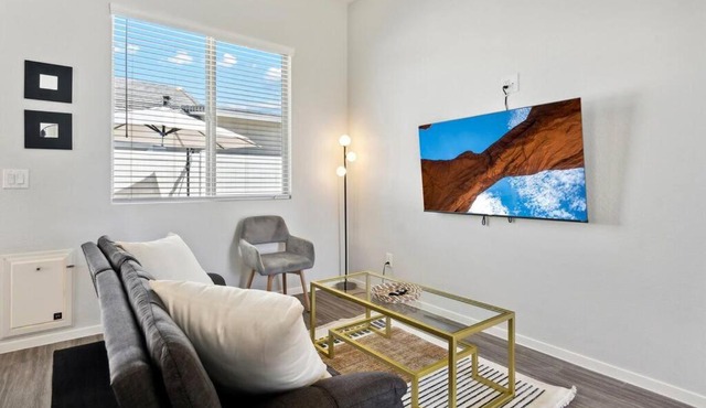 Breezy Modern House in Casa Grande with Pool,BBQ
