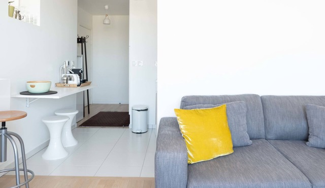 Bright Studio With A Nice View On The Sacré Coeur