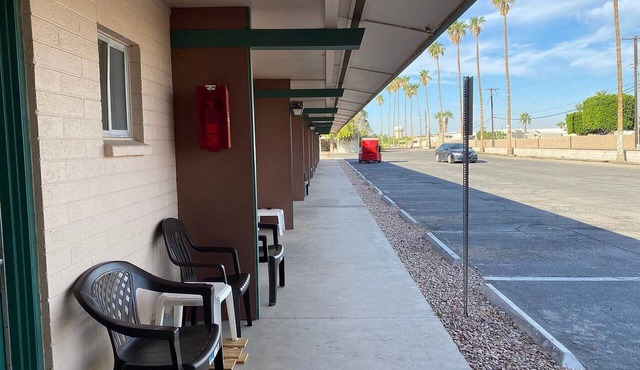 Budgetel Inn & Suites