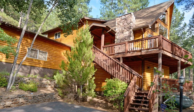 Cabin Escape - Treehouse, Game Room & Lake Walk