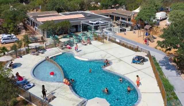 Camping 3 étoiles - Piscine - ccbgdee