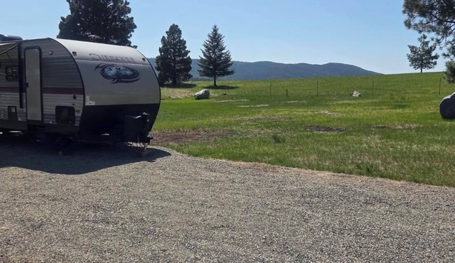Camping with a view! Less than ten minutes to the quaint town of Eureka, MT.
