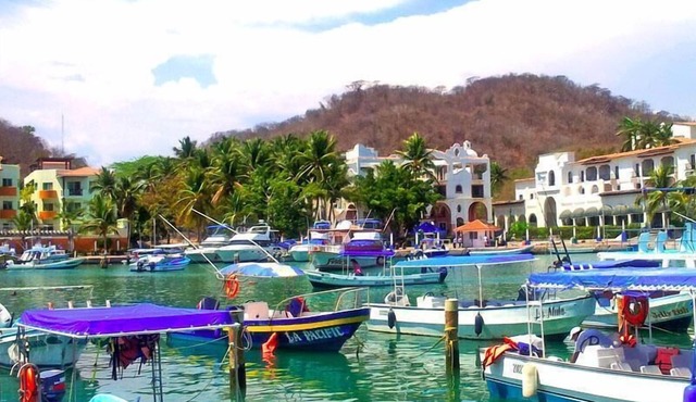 Canadian Resorts Huatulco