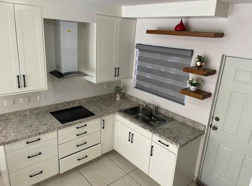 Casa 49i Condominio cerca del aeropuerto y consulado