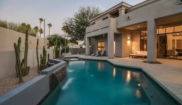 Casa Buena—Luxurious Retreat w/2 Masters & Views!