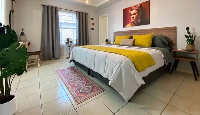 Casa Frida with King-size Bed & Private Backyard!