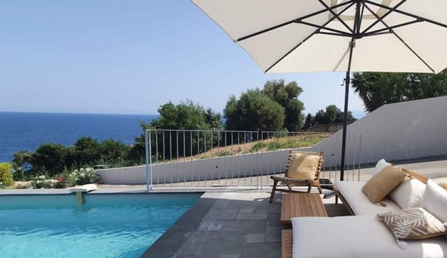 Casa lunga, 8 pax, air conditioning, sea view, swimming pool