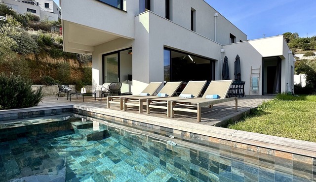Casa Mare Monti contemporary villa, very beautiful sea and mountain views near the sea