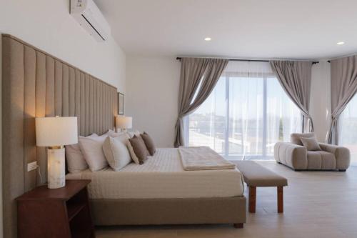 Casa Olmo with King Beds, AC, TVs and Jacuzzi in Valle