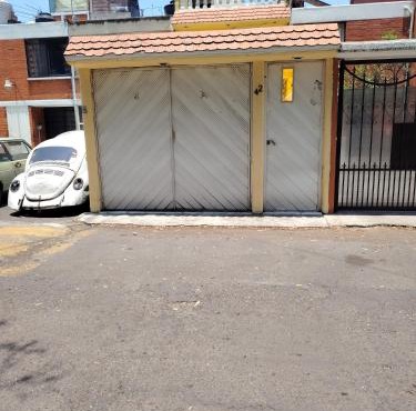 casa sola con 1 estacionamiento privado