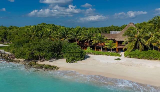 Casa Vela - Beachfront luxury lodge with private chef & staff
