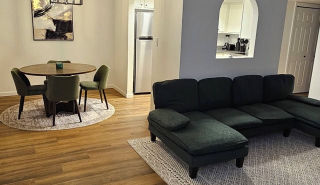 Central Tucson Retreat 2BR Townhome + Garage + AC for relaxing stays