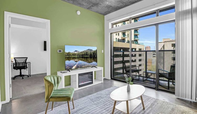 Centric 1BR |In HEART of DTPHX|Free Garage Parking